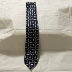 Alexander Julian men’s tie in dark navy, and purple and silver diamond pattern.